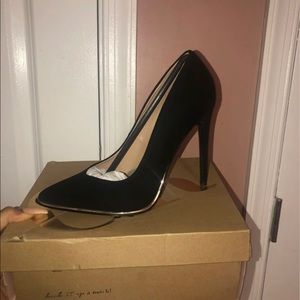 SOLD Black gold trim pumps